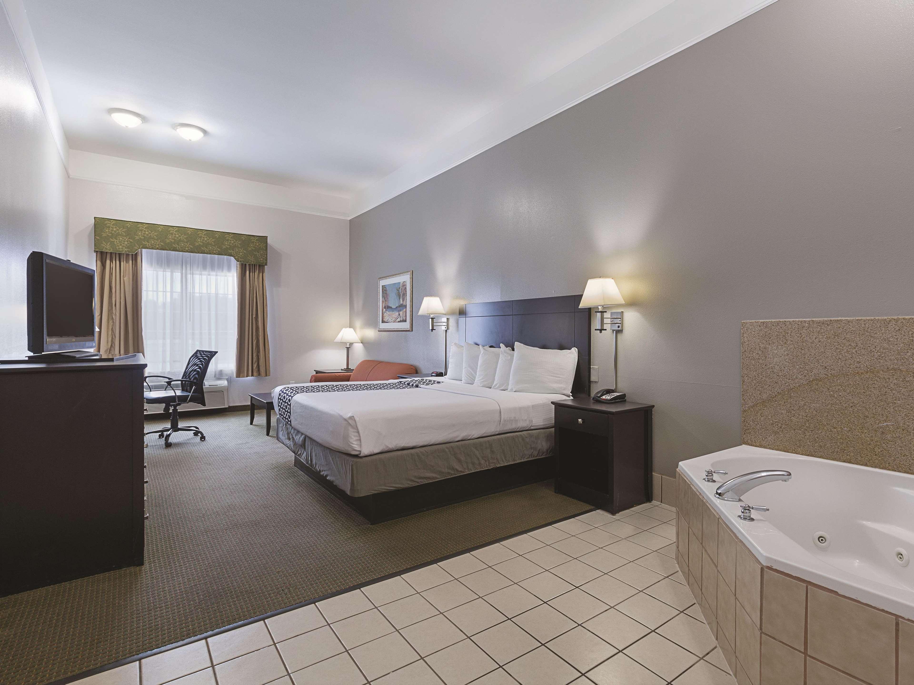 La Quinta By Wyndham Deer Park Hotel Exterior foto