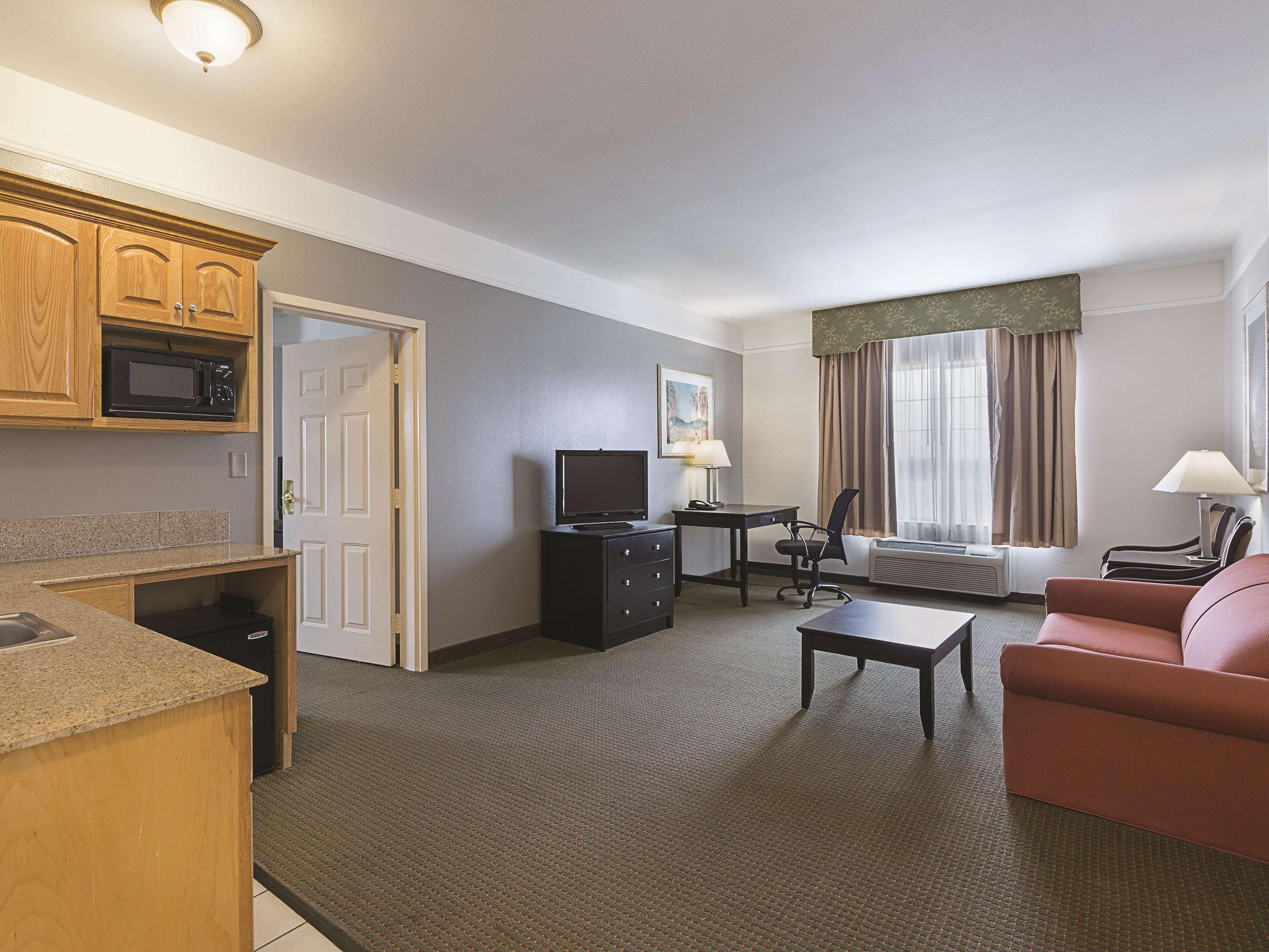 La Quinta By Wyndham Deer Park Hotel Exterior foto