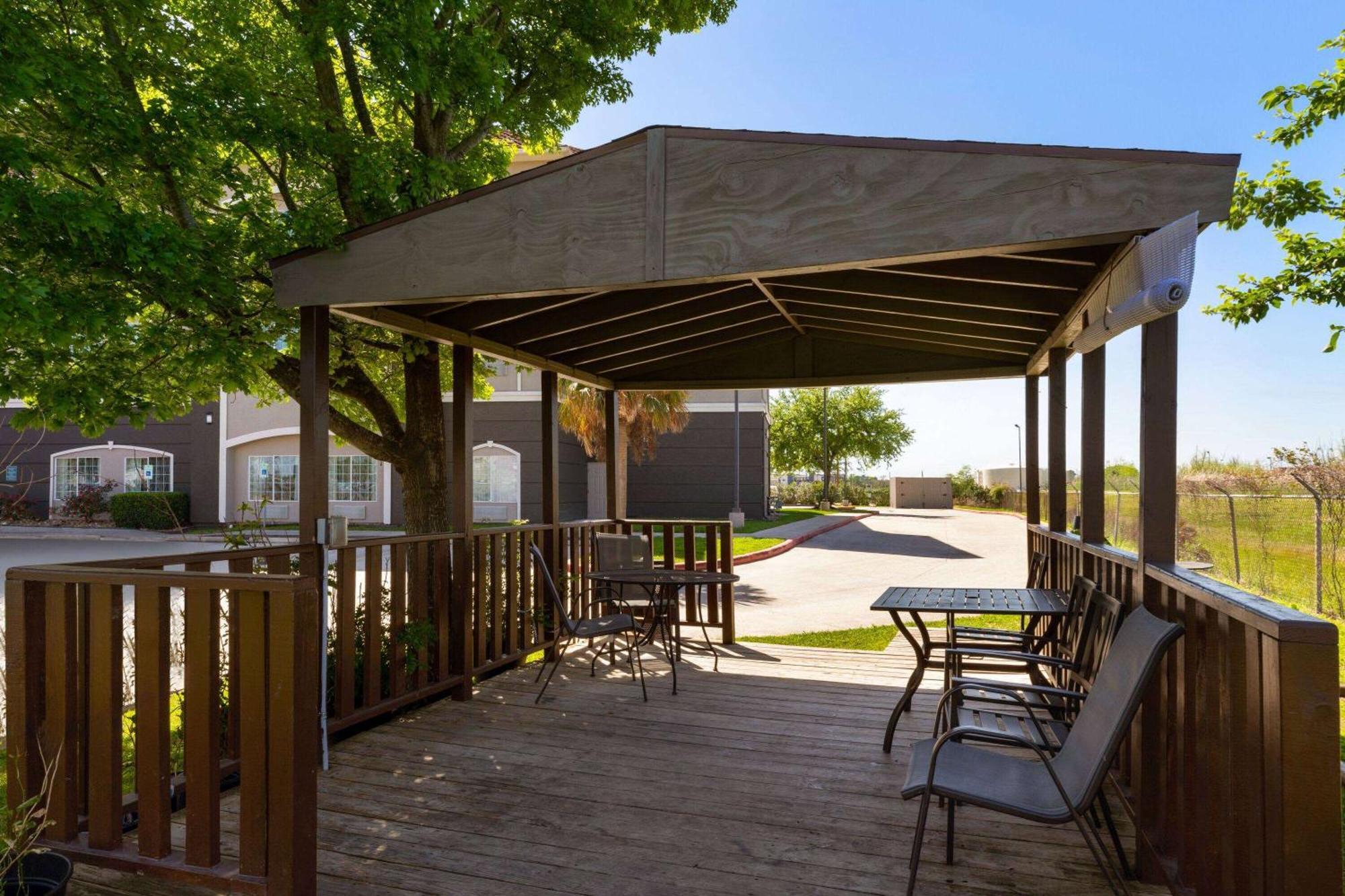 La Quinta By Wyndham Deer Park Hotel Exterior foto