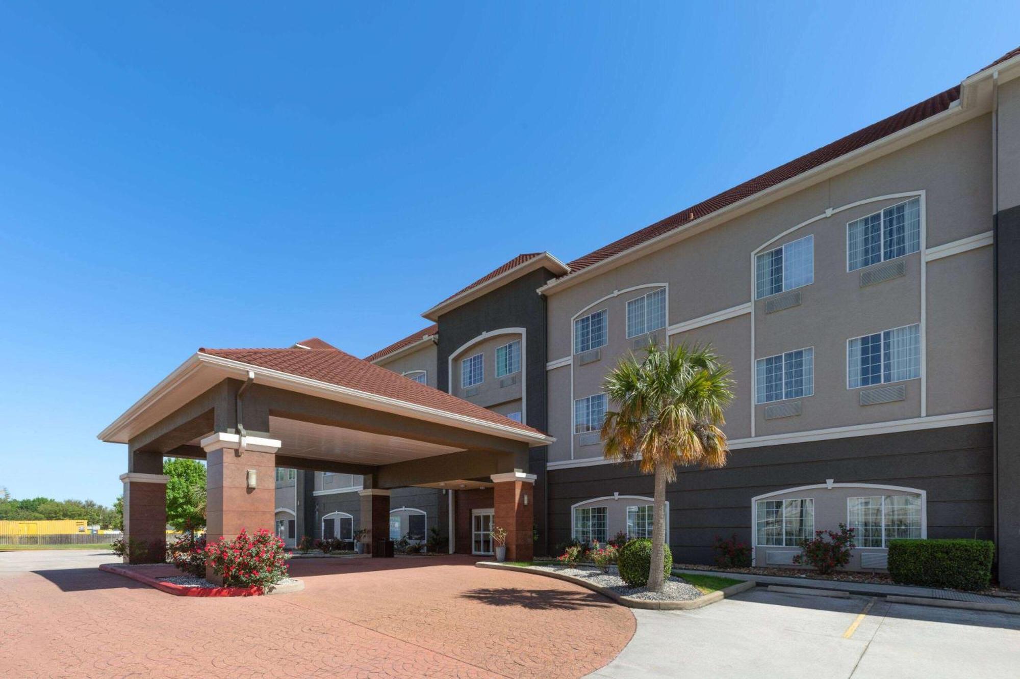La Quinta By Wyndham Deer Park Hotel Exterior foto